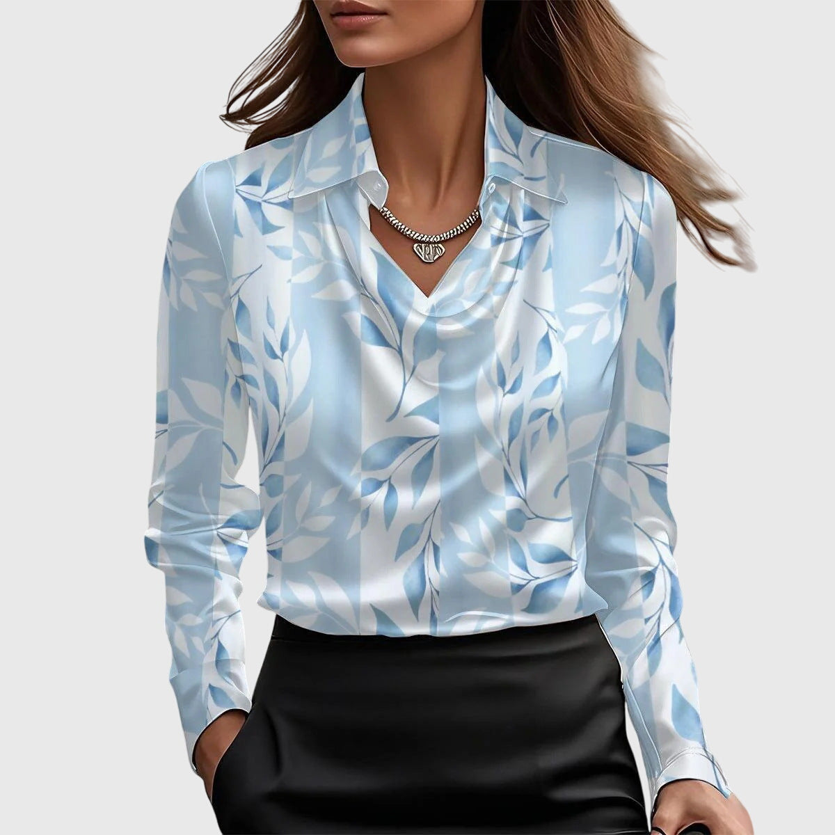 Sylvie™ | Bluse mit luxuriösem Glanz und Faltenkragen